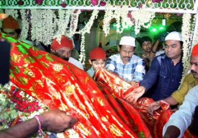 AR Rahman visits Ajmer Dargah