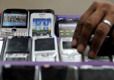 Raid in Pratapgarh Jail , Mobile and Sim Cards Seized